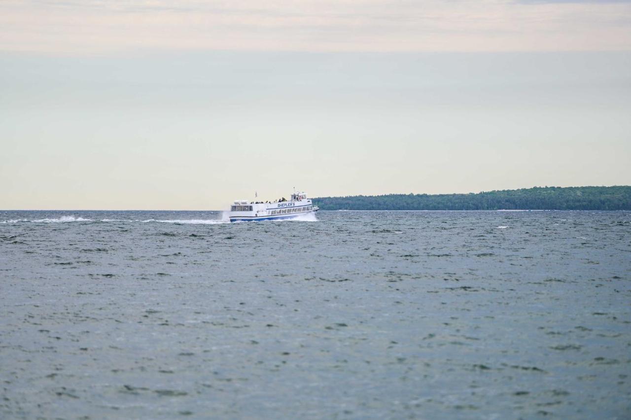 Walkable St Ignace Condo With Lake Huron Views Saint Ignace Exterior foto